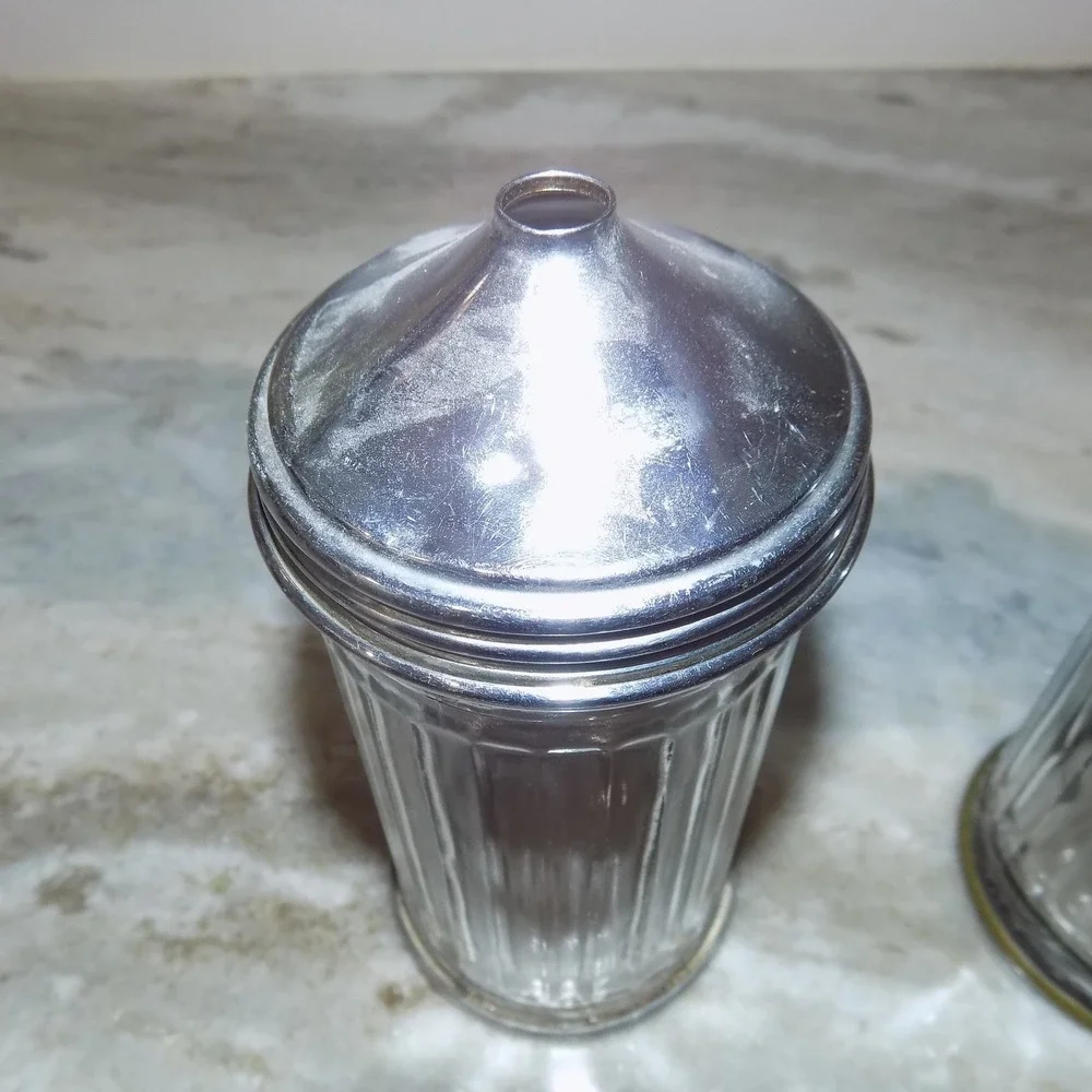 Measuring Device Corp Sugar Shakers Set of 2‎ Clear Ribbed Glass Good Vintage